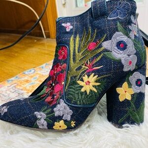 LAURENCE DACADE PARIS EMBROIDERED FLORAL ANKLE BOOTS Made in ITALY EU 38.5 7.5